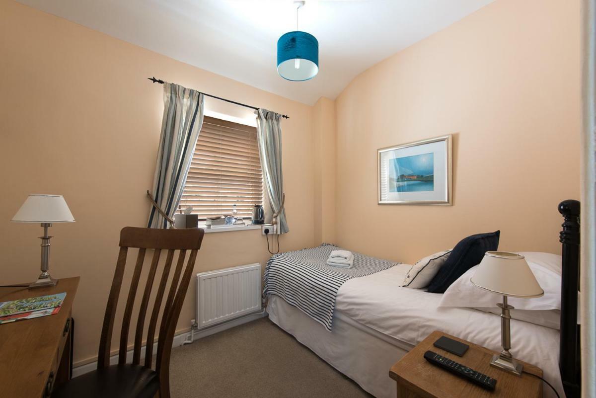 Cliftons Guest House Труро Экстерьер фото