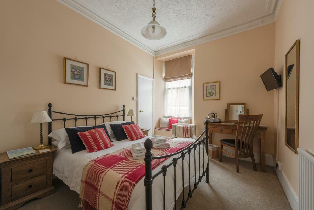 Cliftons Guest House Труро Экстерьер фото